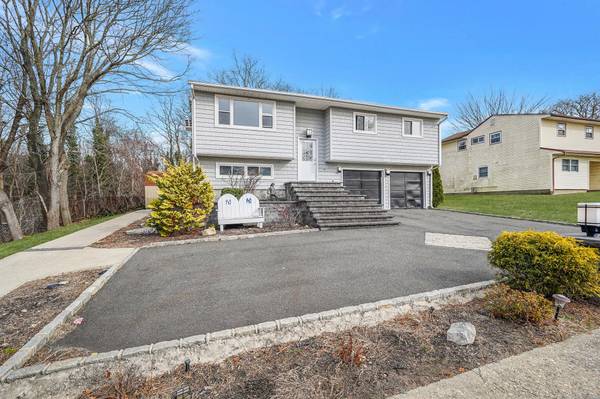 15 Bart DR, Selden, NY 11784