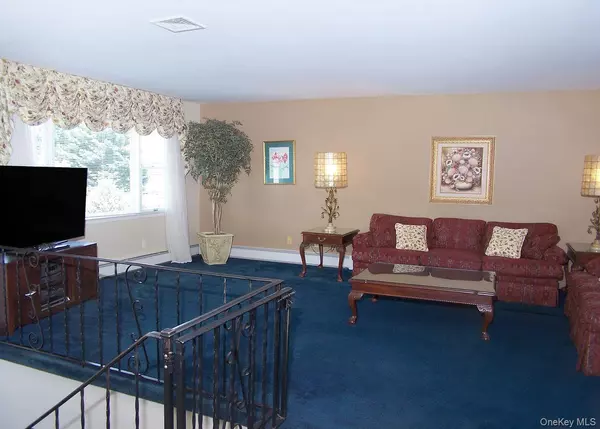 Bayville, NY 11709,4 Donald ST