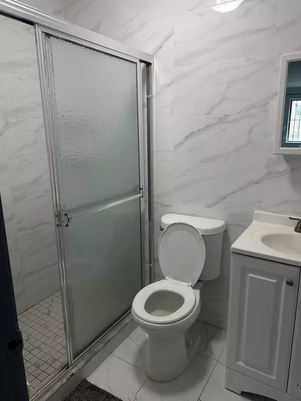 Flushing, NY 11354,31-41 Linden PL