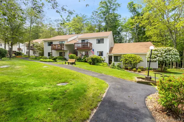 84 Molly Pitcher LN #H, Yorktown Heights, NY 10598