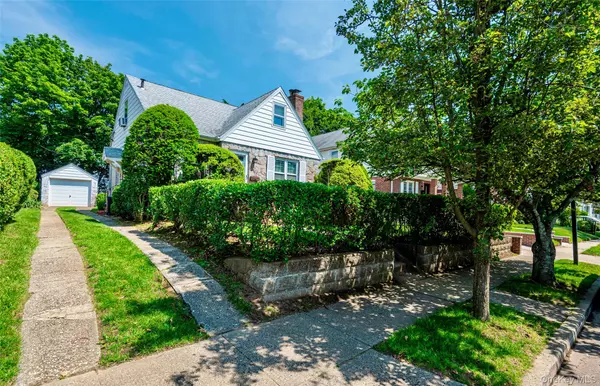 147 Nugent ST, New Hyde Park, NY 11040
