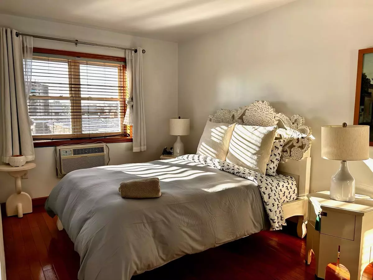 Elmhurst, NY 11373,53-10 90th ST #4B