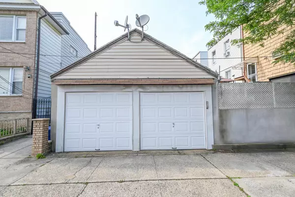 Maspeth, NY 11378,5920 69th PL