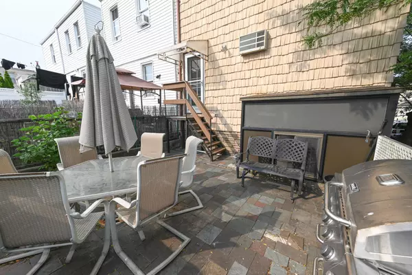 Maspeth, NY 11378,5920 69th PL