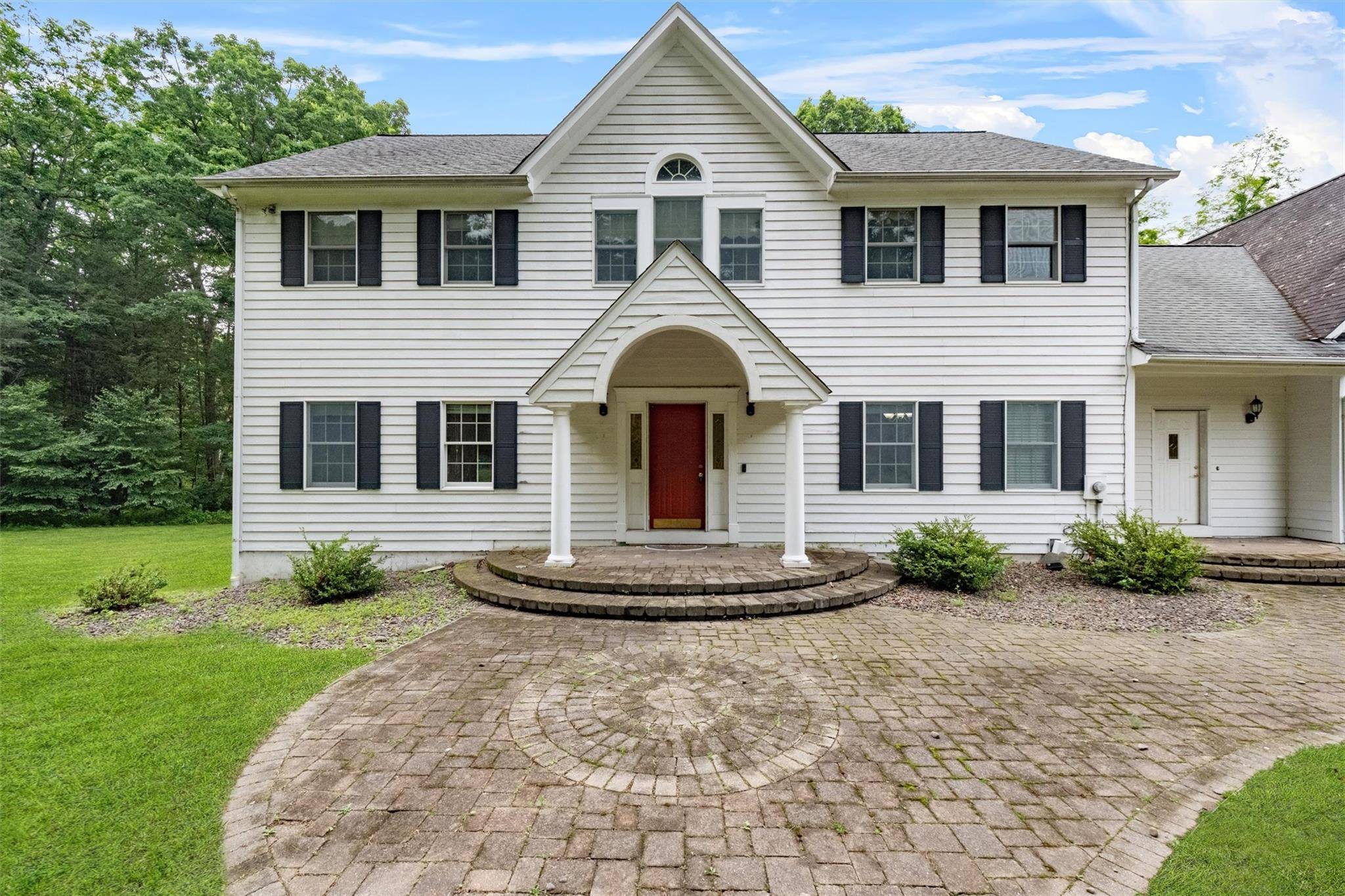 16 Apple Summit LN, Lagrangeville, NY 12540