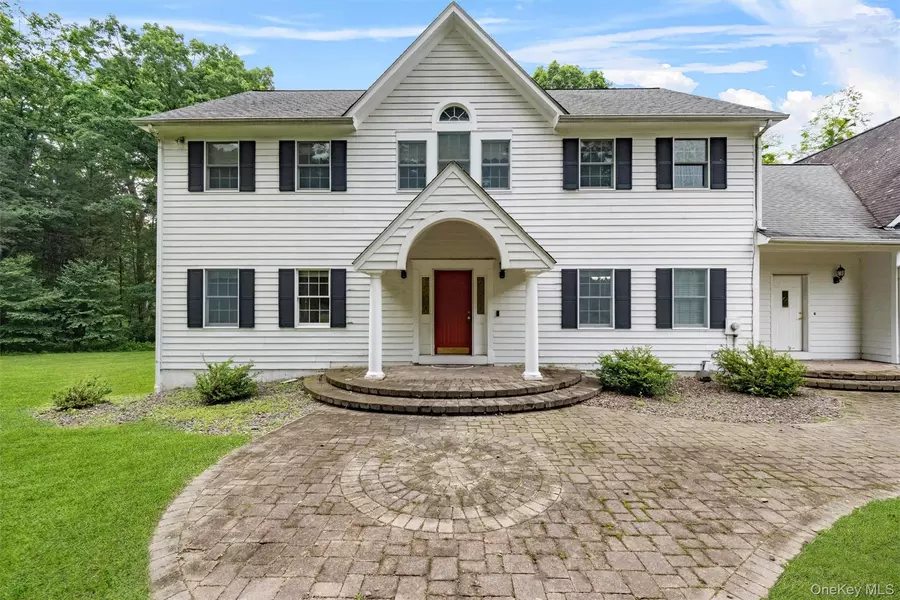 16 Apple Summit LN, Lagrangeville, NY 12540