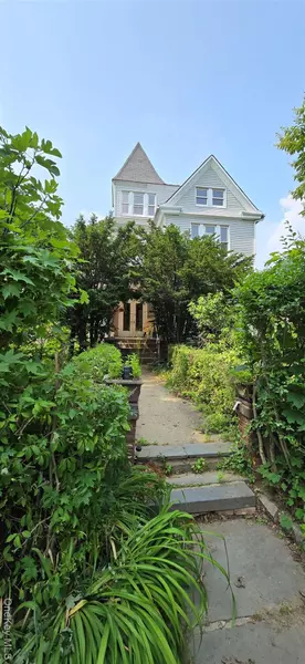 11 Willow PL, Mount Vernon, NY 10550