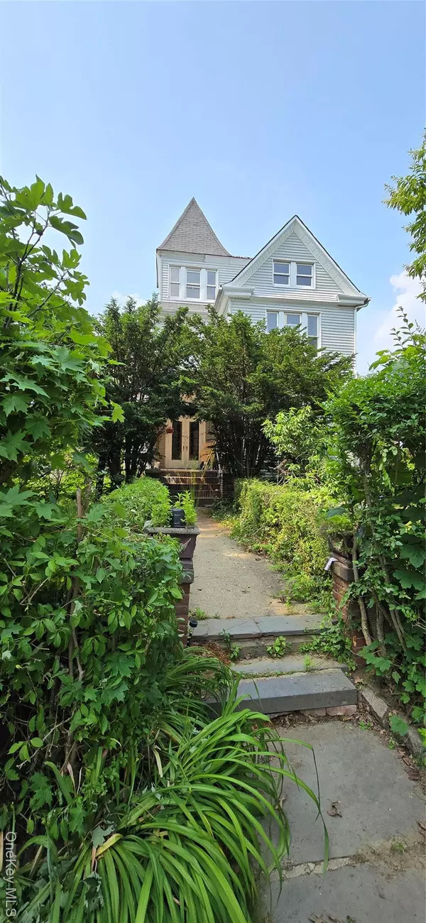 11 Willow PL, Mount Vernon, NY 10550