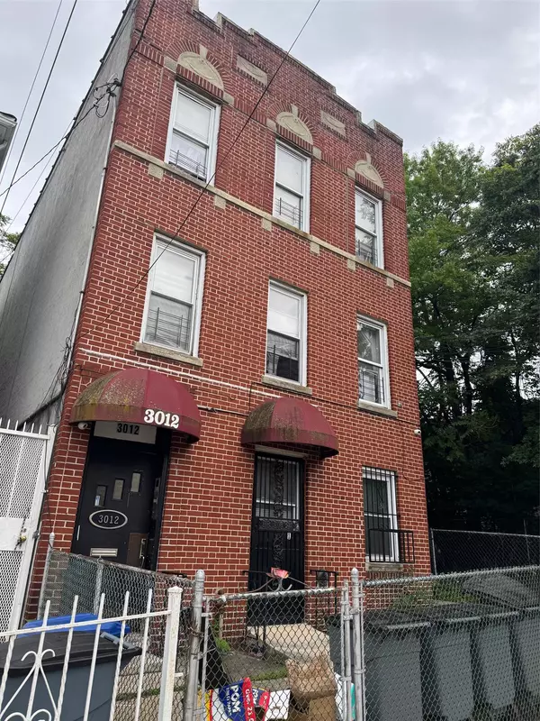 Bronx, NY 10469,3012 Bronxwood AVE