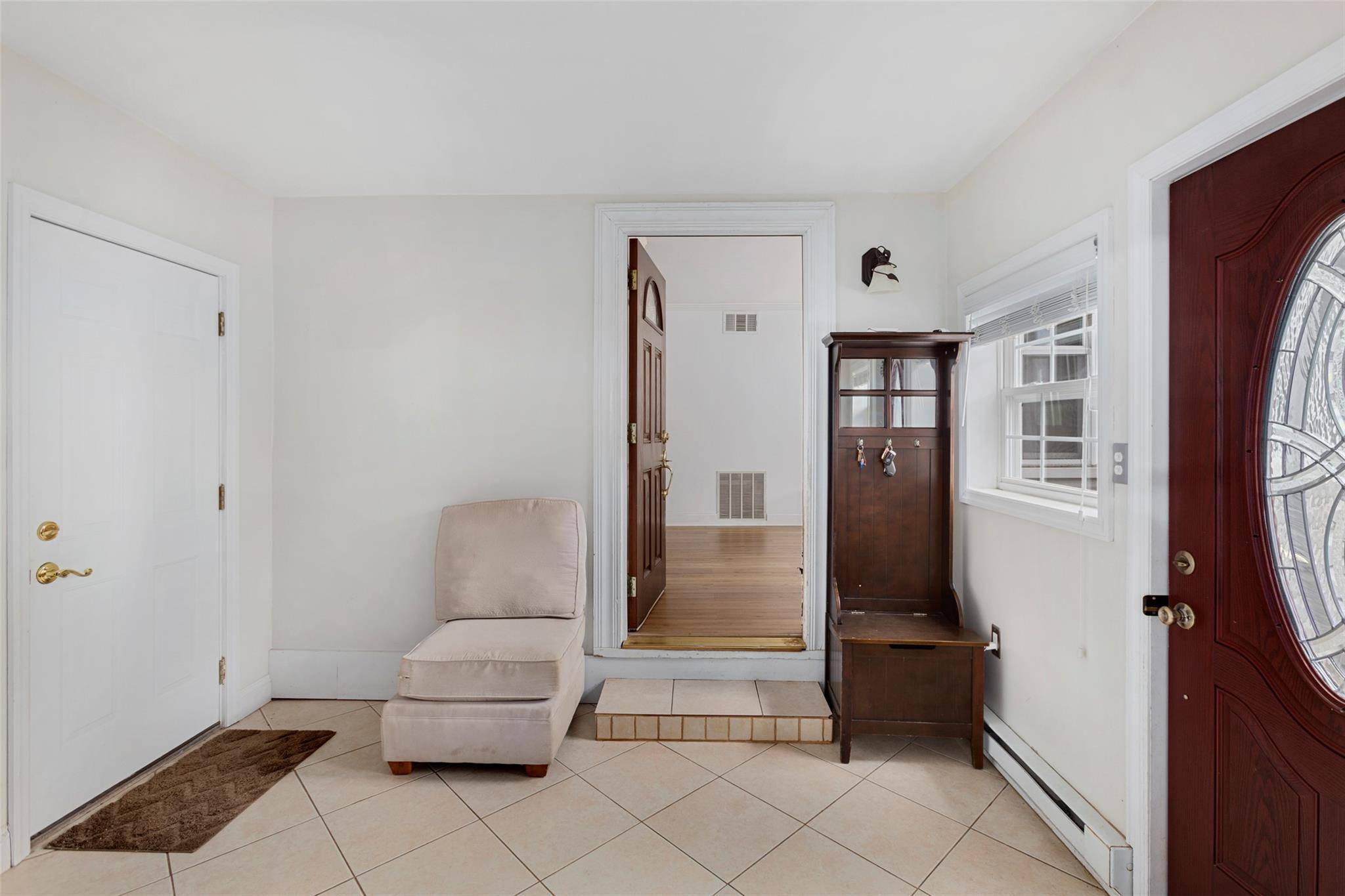 Yonkers, NY 10710,256 Round Hill DR