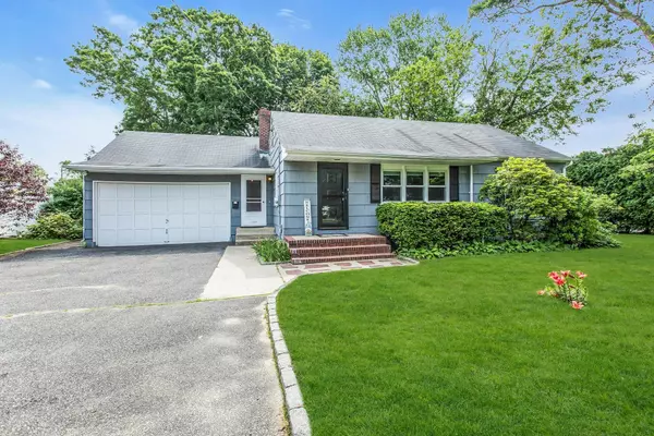 Bay Shore, NY 11706,1357 N Windsor AVE