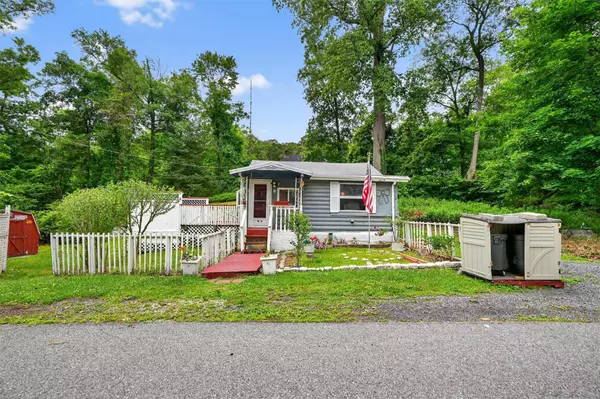 9 Mimosa ST,  Lake Peekskill,  NY 10537