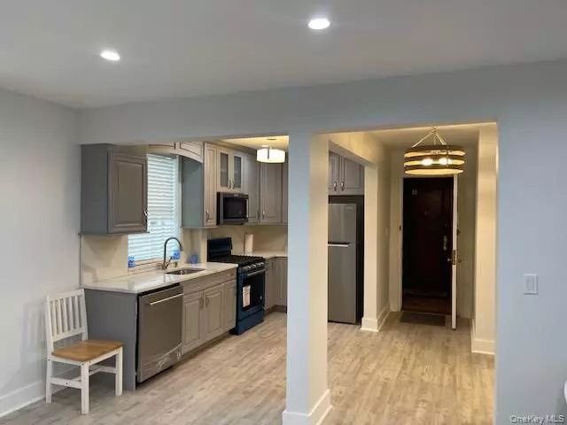 Kew Garden Hills, NY 11367,138-28 77TH AVE #64C