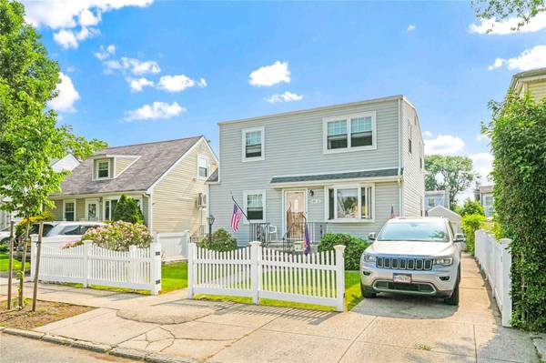 4911 168th ST, Flushing, NY 11365