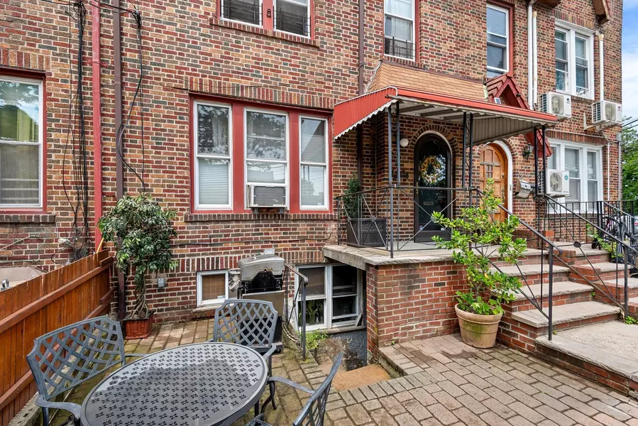 4204 64th ST, Woodside, NY 11377