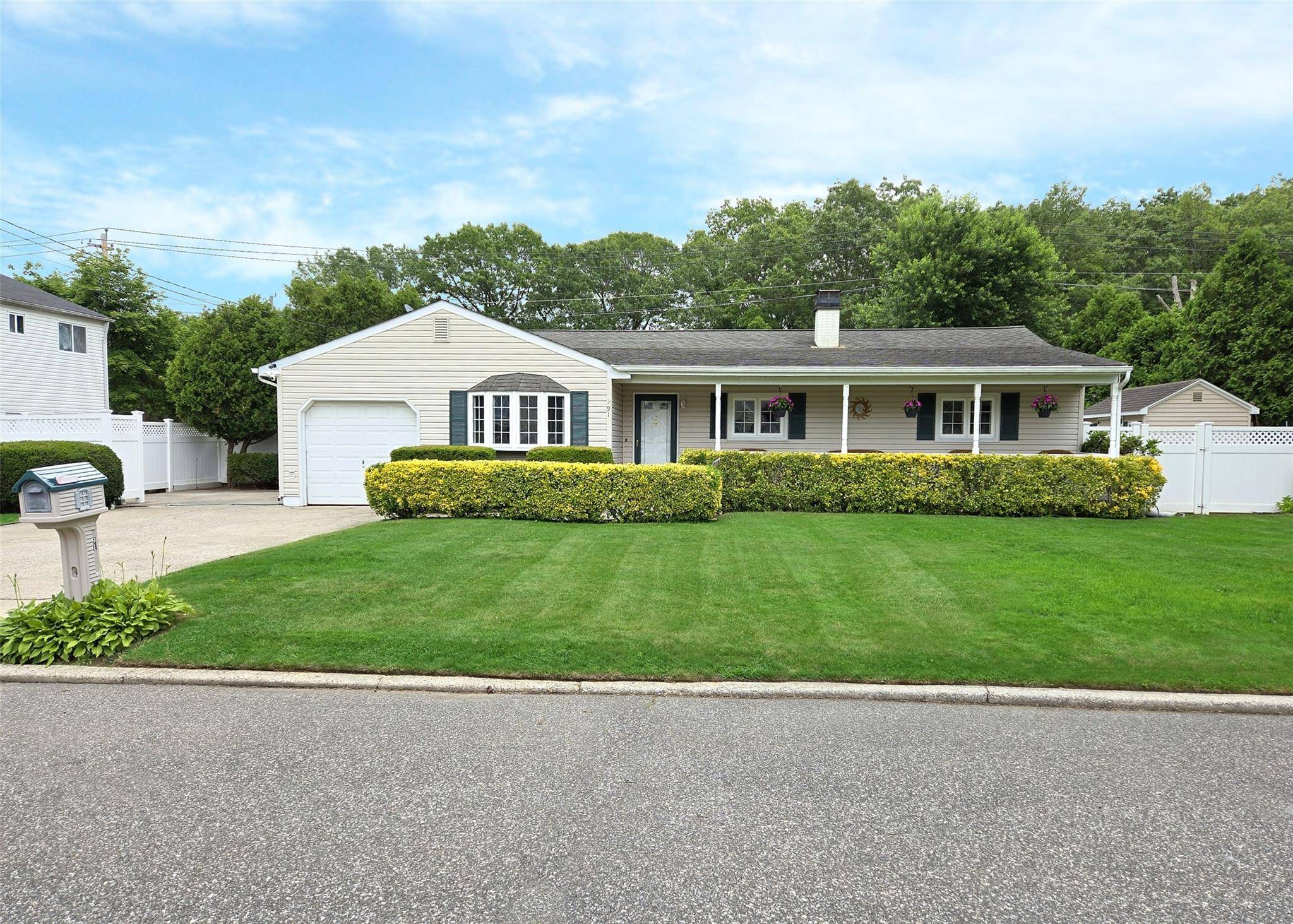 91 Bellwood AVE, South Setauket, NY 11720
