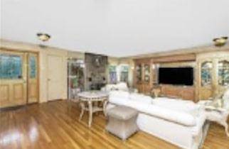 Huntington, NY 11743,664 Park AVE
