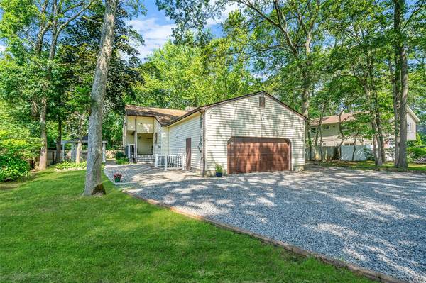 425 Puritan DR, Shirley, NY 11967