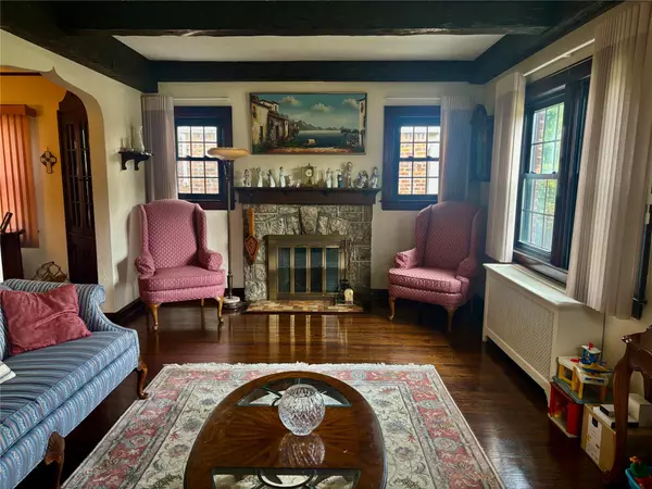 Whitestone, NY 11357,163-49 16th AVE