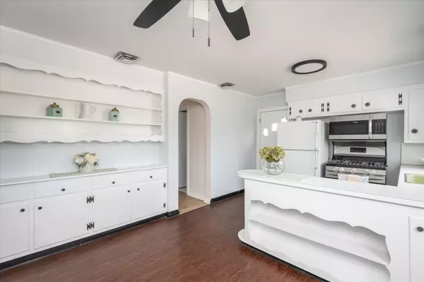 Oceanside, NY 11572,138 Davison AVE