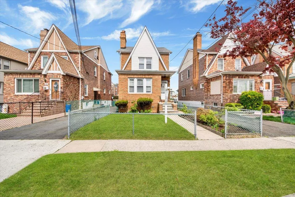 Yonkers, NY 10704,49 Boone ST