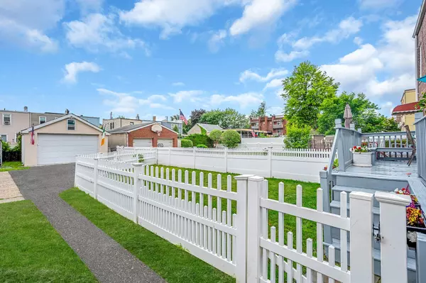Middle Village, NY 11379,65-47 79th ST