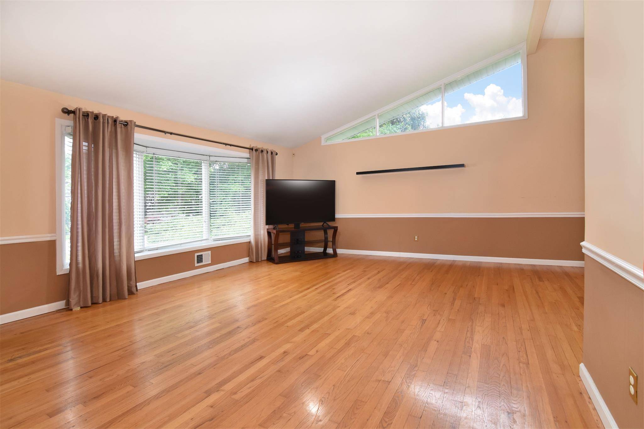 White Plains, NY 10607,38 Balmoral CRES