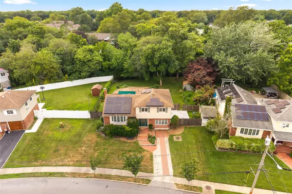 662 Interlaken LN, North Babylon, NY 11703