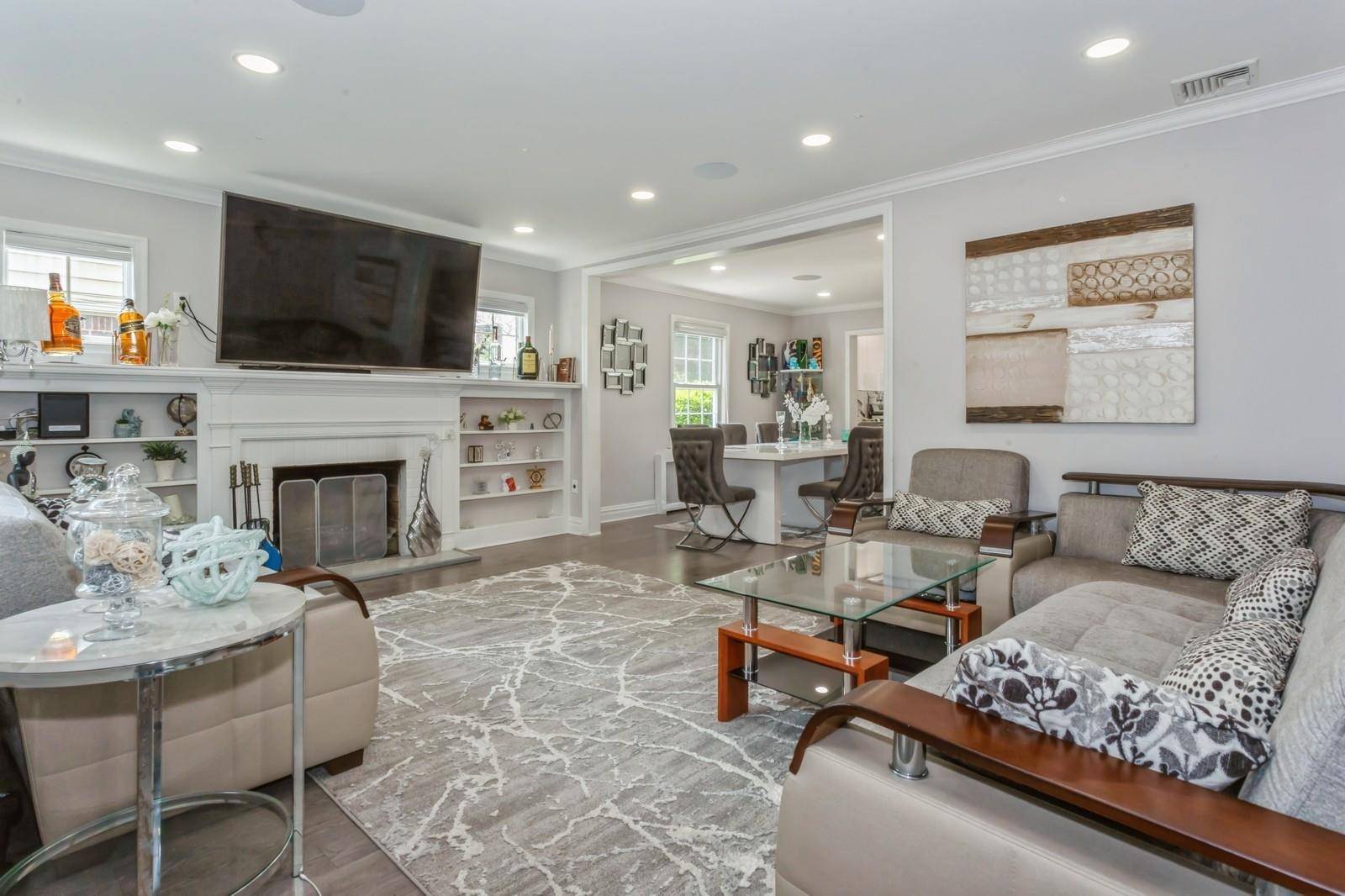 East Rockaway, NY 11518,1 Howland RD