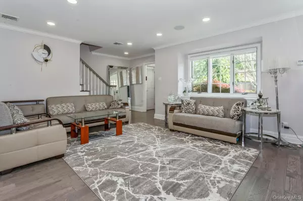 East Rockaway, NY 11518,1 Howland RD