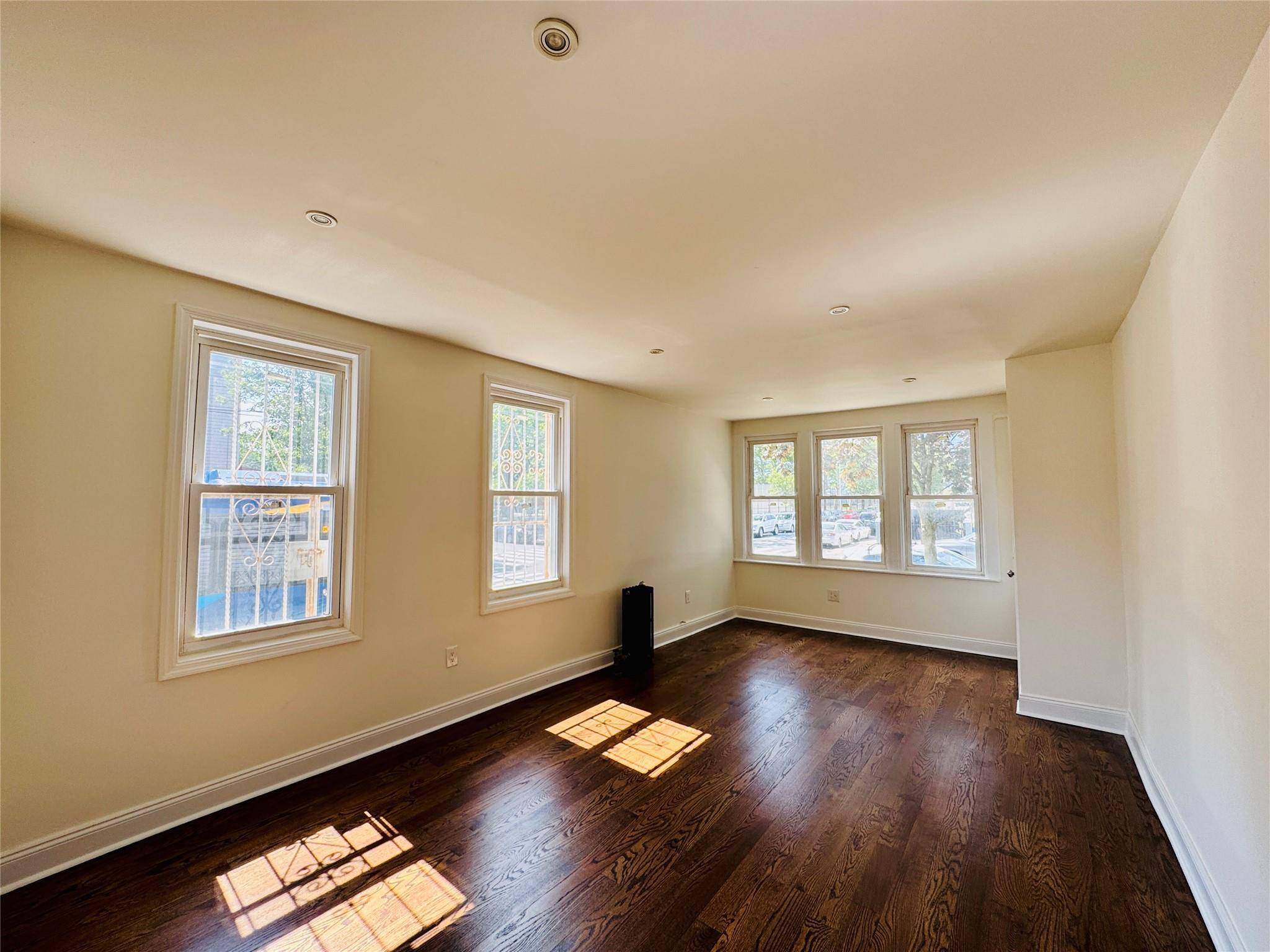 Richmond Hill S., NY 11419,127-02 95th AVE