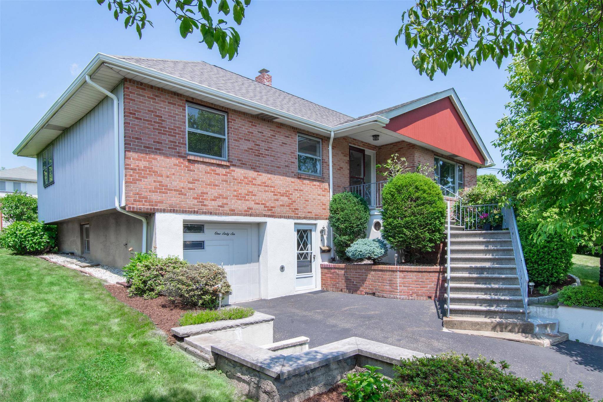 164 Roundhill DR, Yonkers, NY 10710