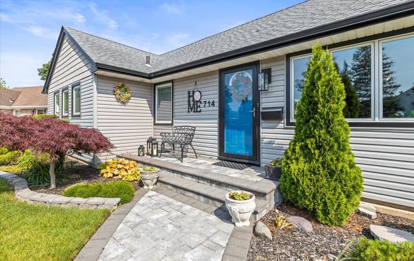 East Meadow, NY 11554,714 Barkley AVE