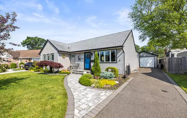714 Barkley AVE, East Meadow, NY 11554