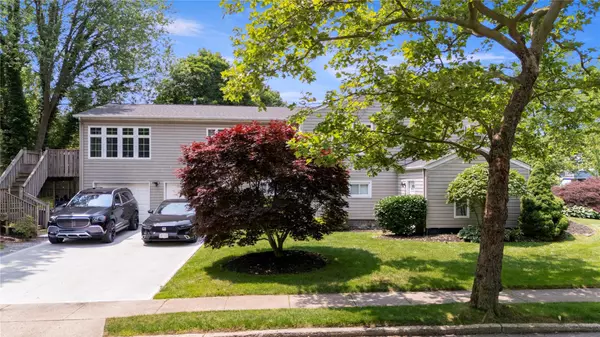 East Northport, NY 11731,22 Pomper DR