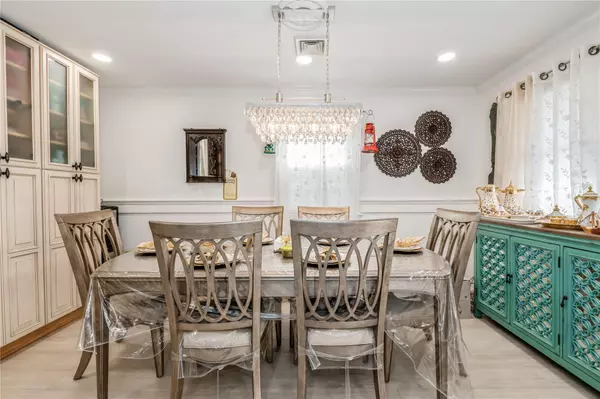 Howard Beach, NY 11414,99-78 164th Rd