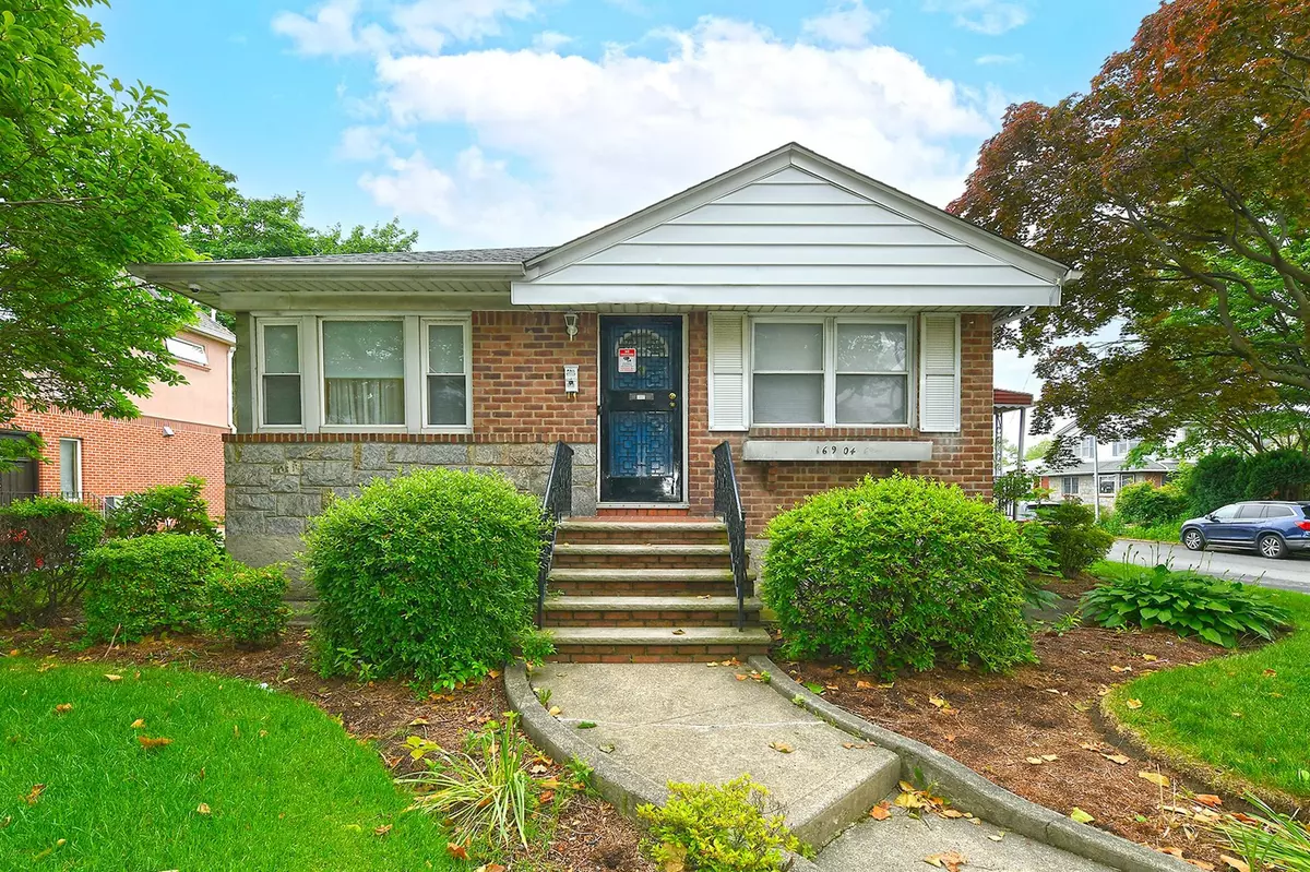 Fresh Meadows, NY 11365,169-04 69th AVE