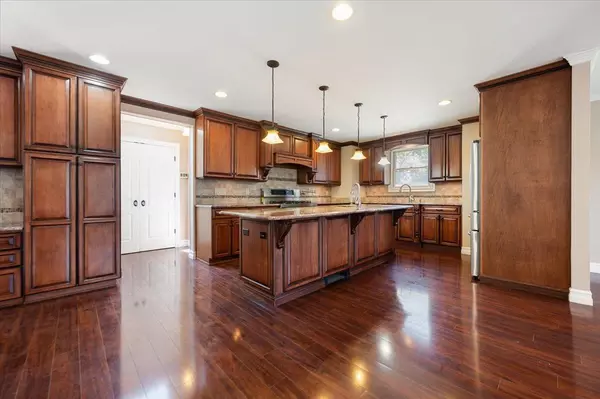 Lindenhurst, NY 11757,403 S 1st ST