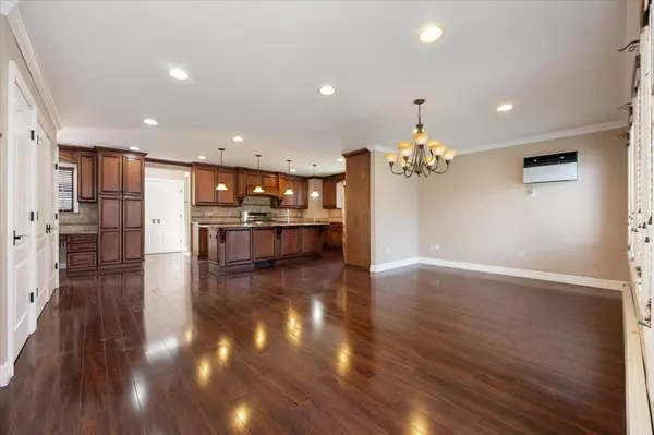 Lindenhurst, NY 11757,403 S 1st ST