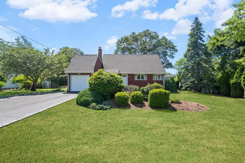 East Patchogue, NY 11772,360 Munsell RD