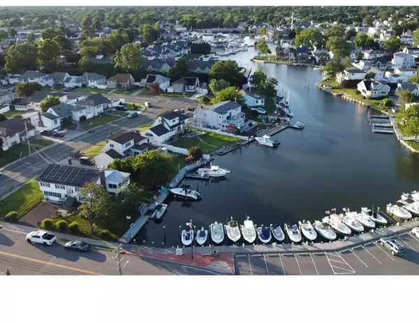 510 S Great Neck RD,  Copiague,  NY 11726