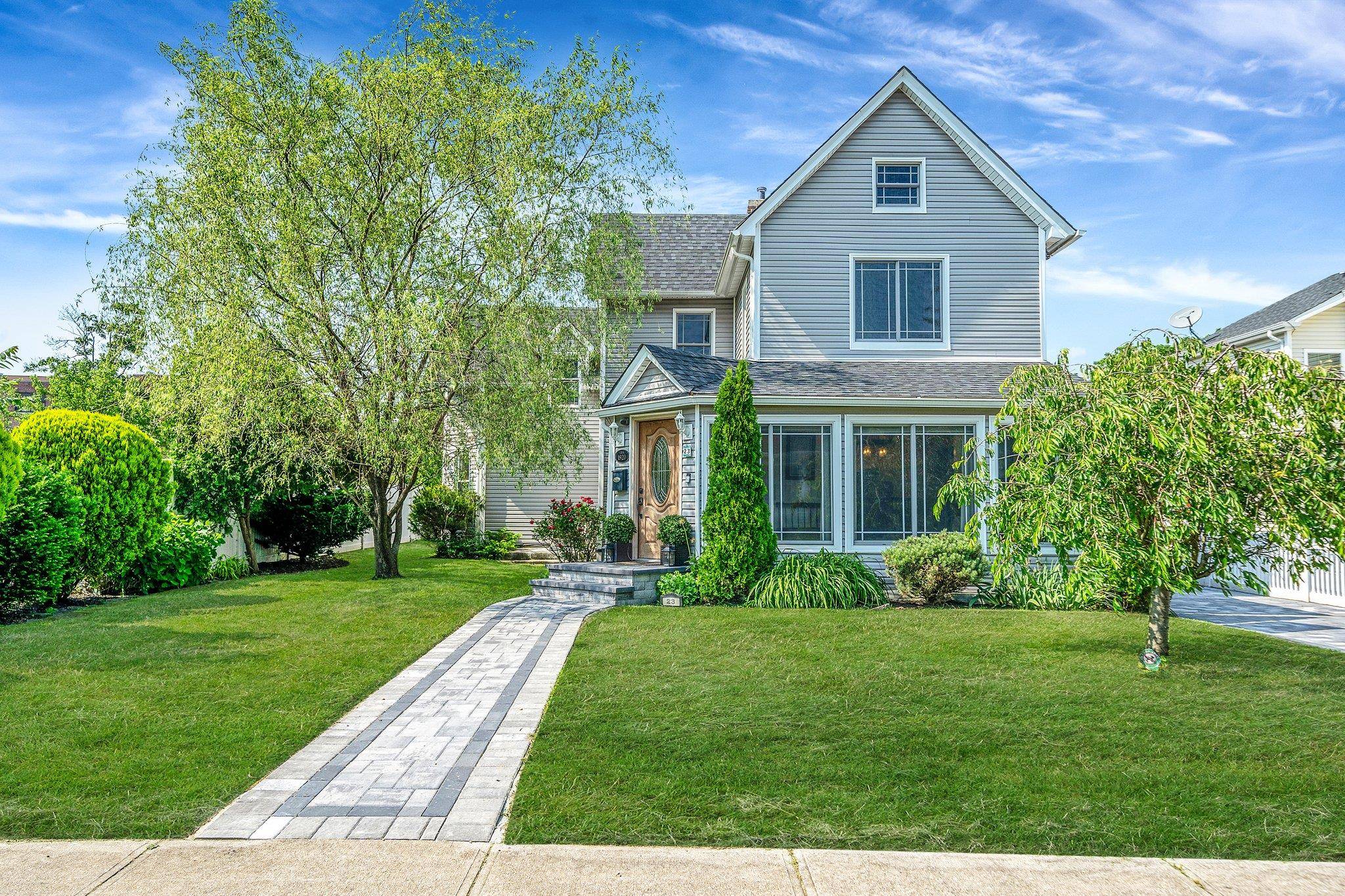 23 Carman ST, Patchogue, NY 11772