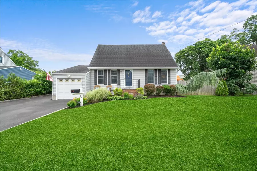 80 Kobb BLVD, West Islip, NY 11795