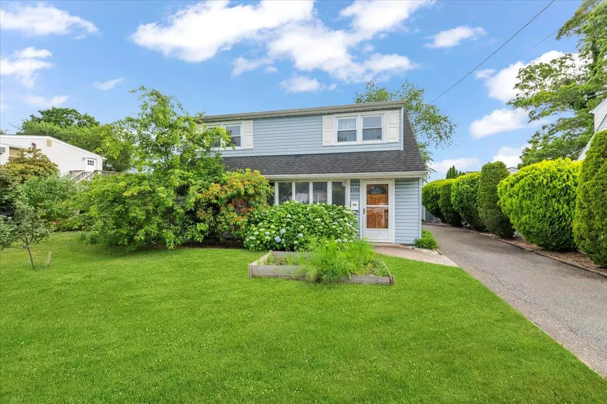 East Meadow, NY 11554,2354 7th ST