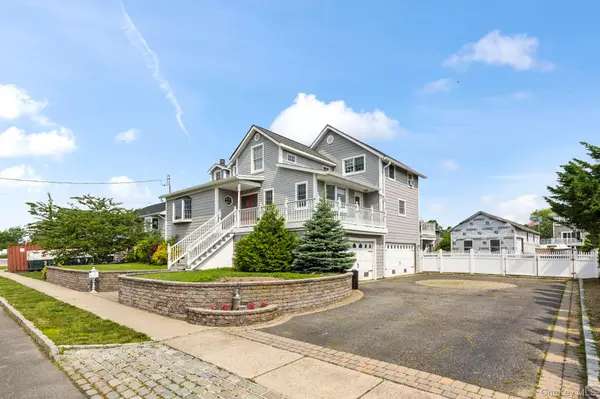 Amityville, NY 11701,25 Meadow LN