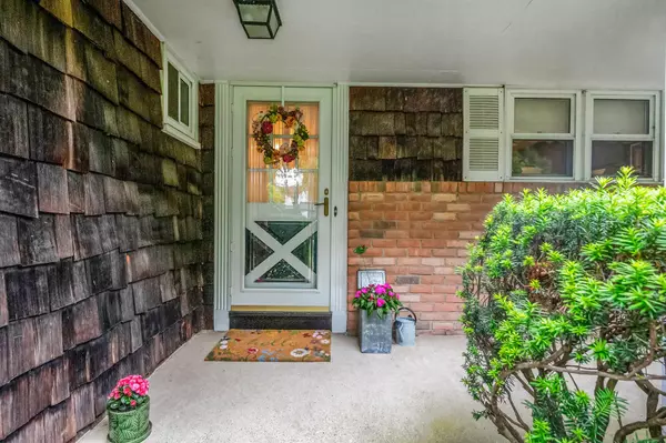 Greenlawn, NY 11740,80 Derby AVE