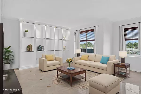 Westbury, NY 11590,242 Maple #501