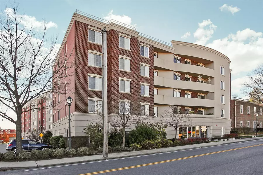 242 Maple #501, Westbury, NY 11590