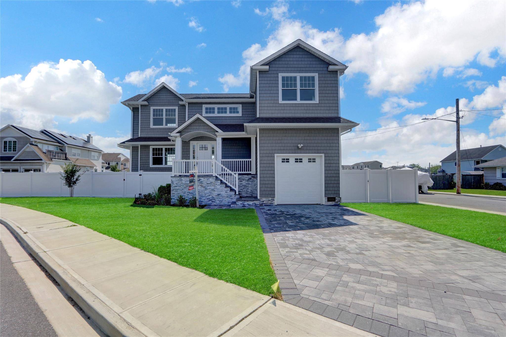 2941 Moreland AVE, Oceanside, NY 11572
