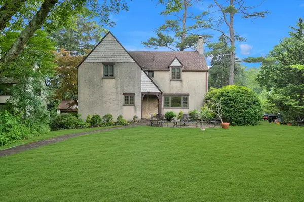 Port Washington, NY 11050,52 Summit RD